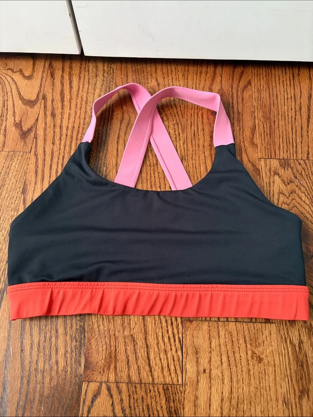Wilo Women’s Black Sports Bra Pink Straps and Coral Band Size Medium